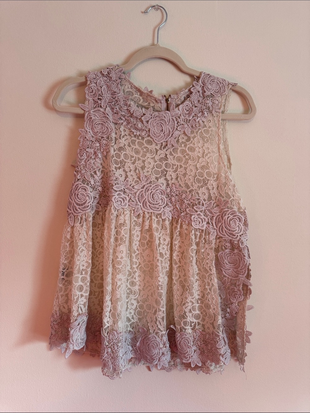 POL Lace Floral Sleeveless Top in Lilac